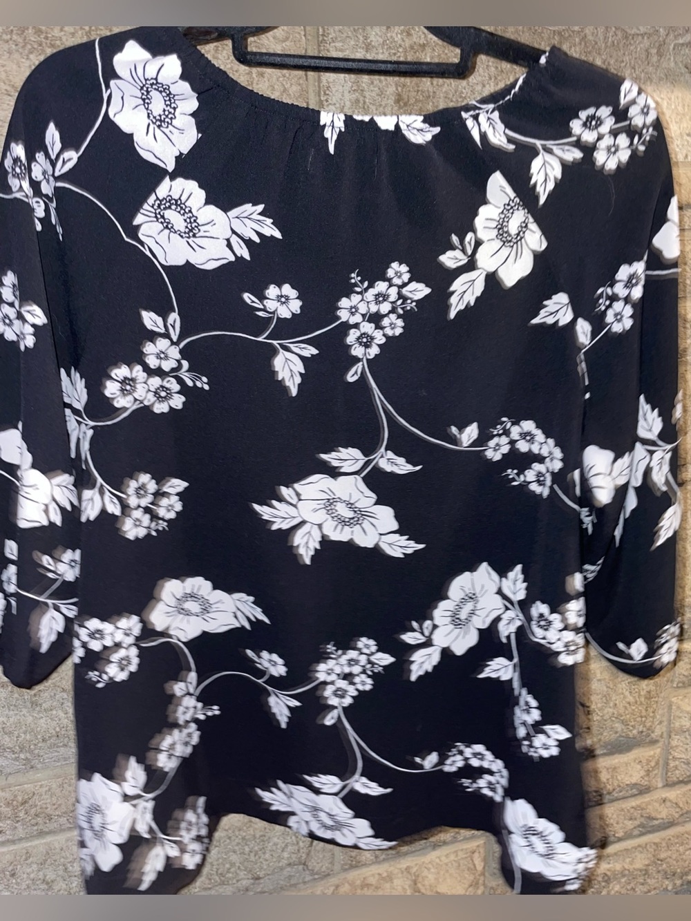 💰Croft & Barrow Black & White Floral Blouse Size-M